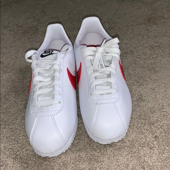 Classic Nike Cortez - Picture 2 of 4